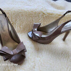 Shoe Dazzle Taupe Pump